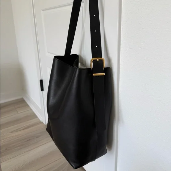 Madewell The Essential Bucket Tote - Picture 5 of 10